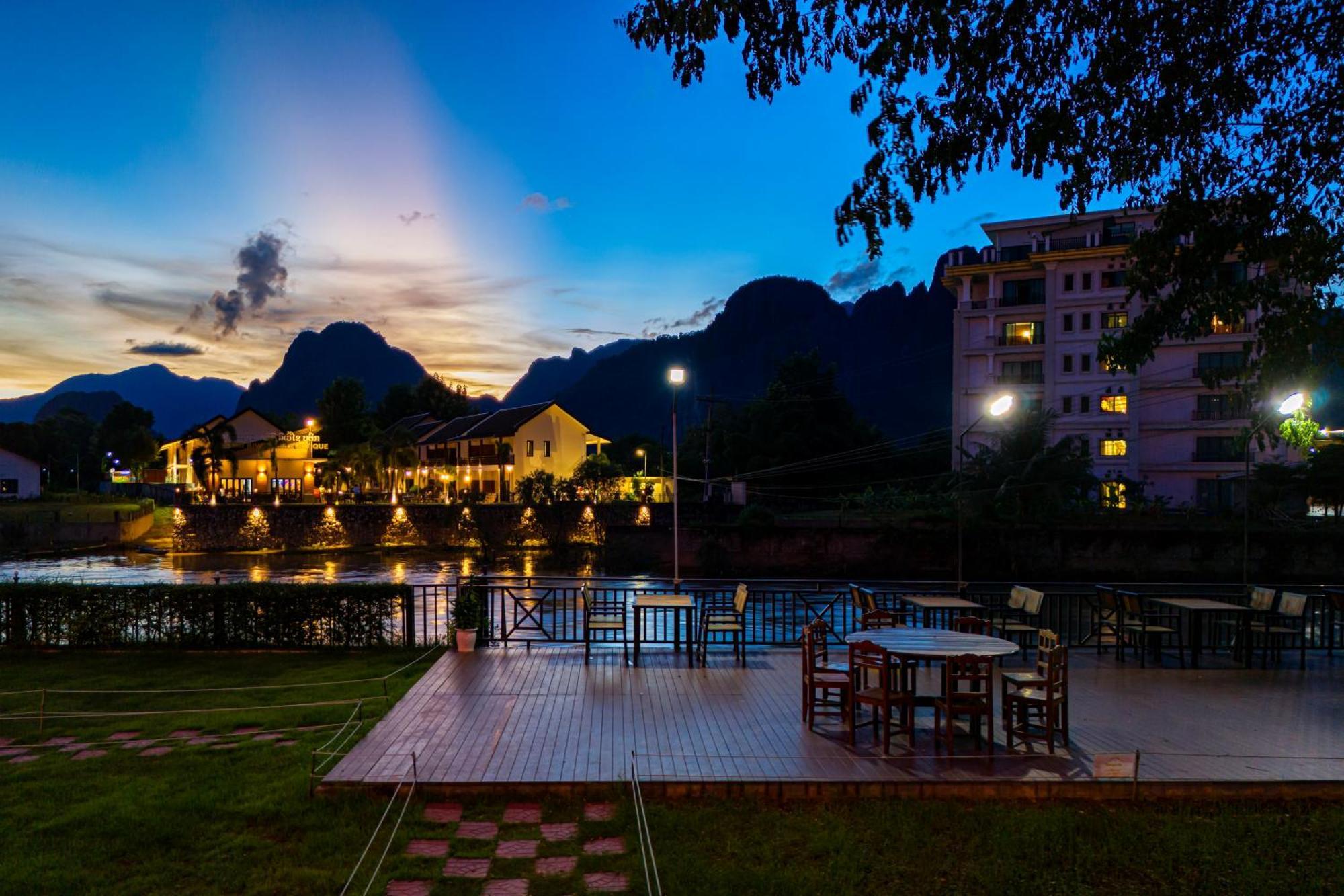 Lisha The Grand Riverside Hotel Ванг-В'єнг Екстер'єр фото